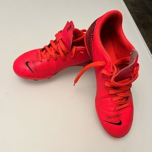Nike Mercurial soccer cleats Size 2Y - little boys